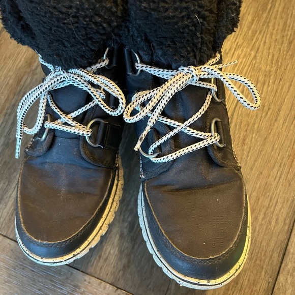 Sorel black and white boots - Picture 3 of 6